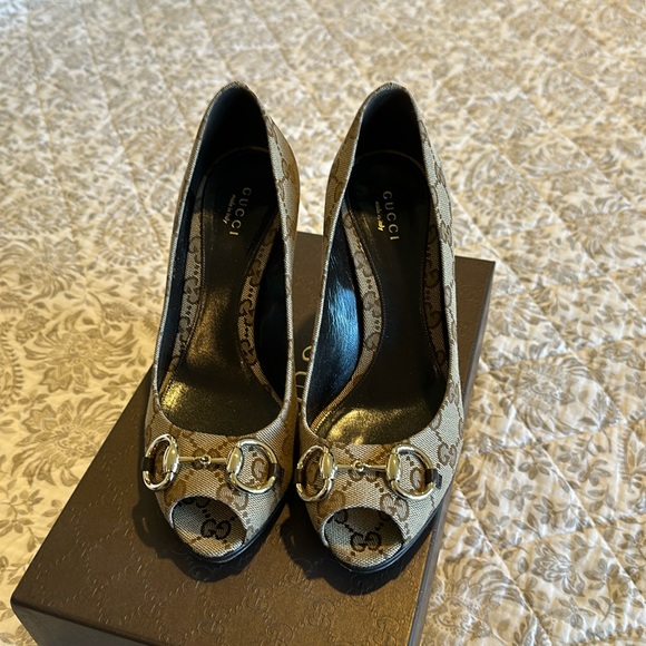 Gucci heels - Picture 1 of 3